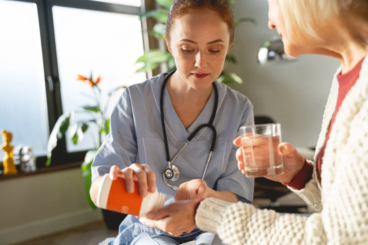 تحسين جودة الرعاية الصحية: دور حيوي لمساعد الممرض في تقديم رعاية متميزة