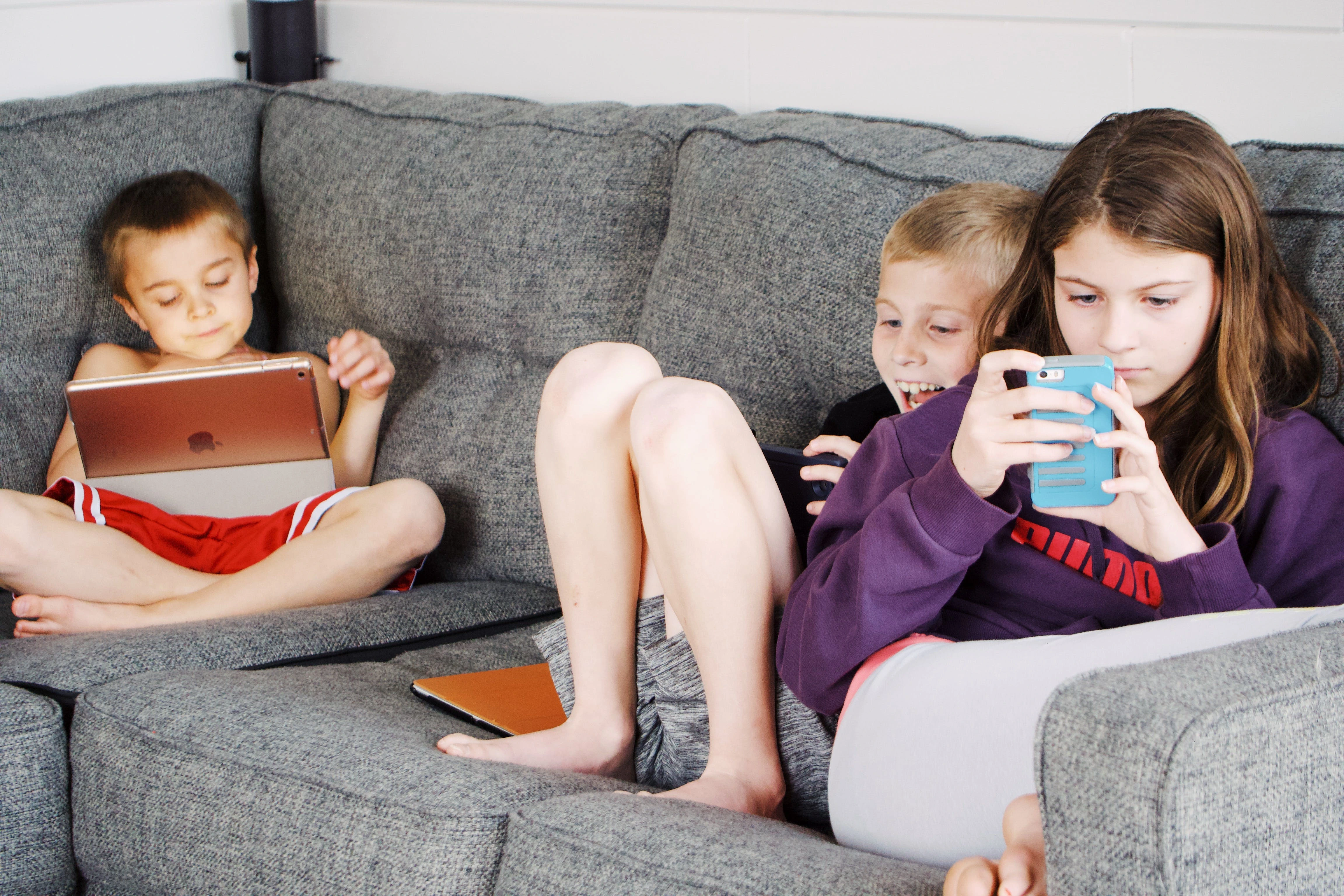 تربية الأطفال في عصر الرقمية: نصائح من خبراء الأسرة
